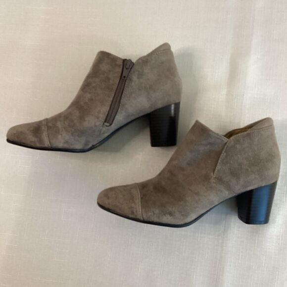Naturalizer Tan Faux Suede Booties Size 6 - Picture 1 of 15